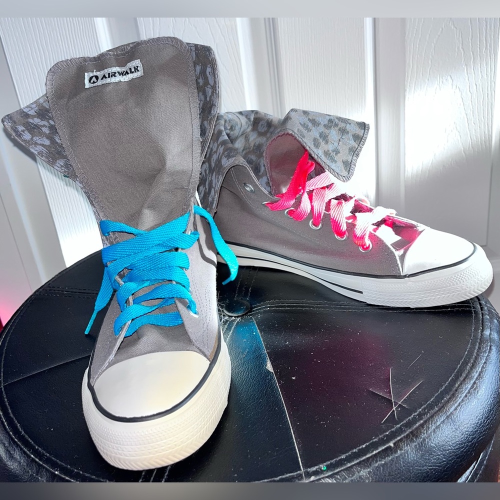 AirWalk women’s canvas, gray animal print, hightop ankle shoe w/ pink&blue laces